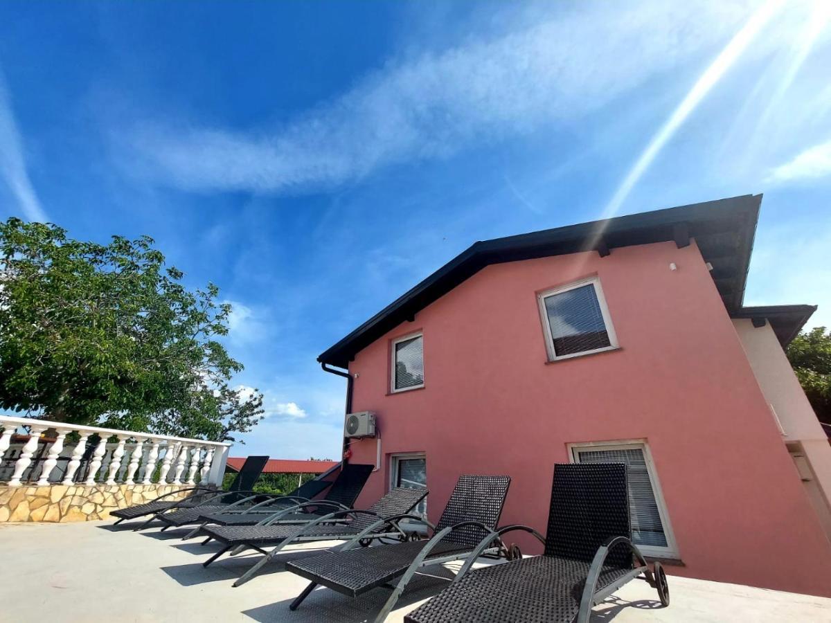 Apartament Vila Nejra1 Za Bazenom *
